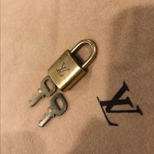 AUTHENTIC LOUIS VUITTON LOCK AND KEYS